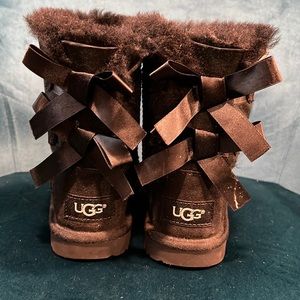 Gently used girls black Bailey II bow boot Uggs